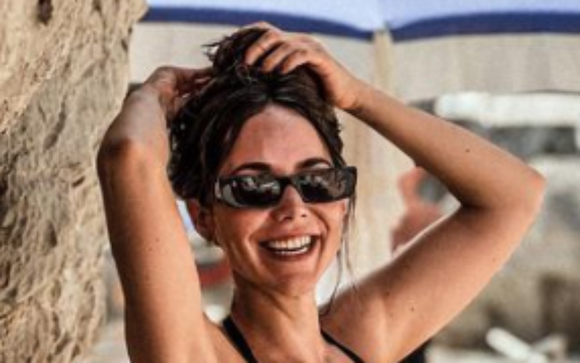 Camila Sodi conquista Italia con su belleza en vestido de red y bra negro