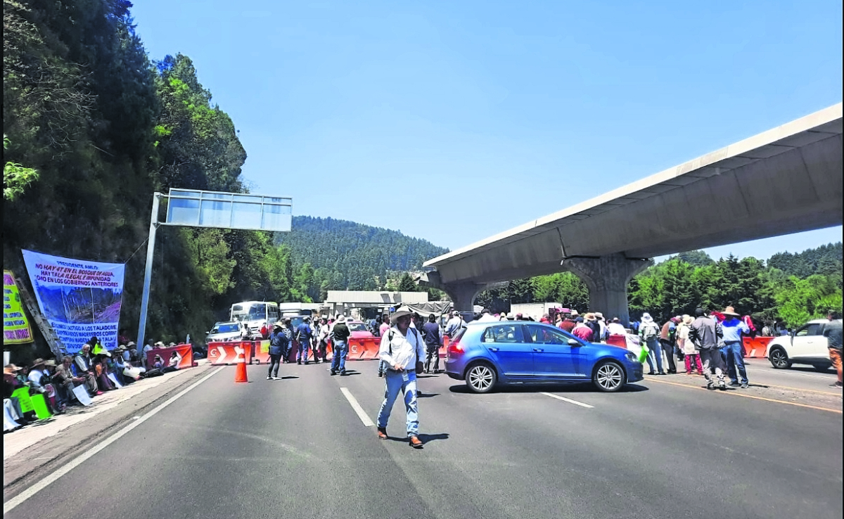 Protestan y colapsan 7 horas la México-Toluca