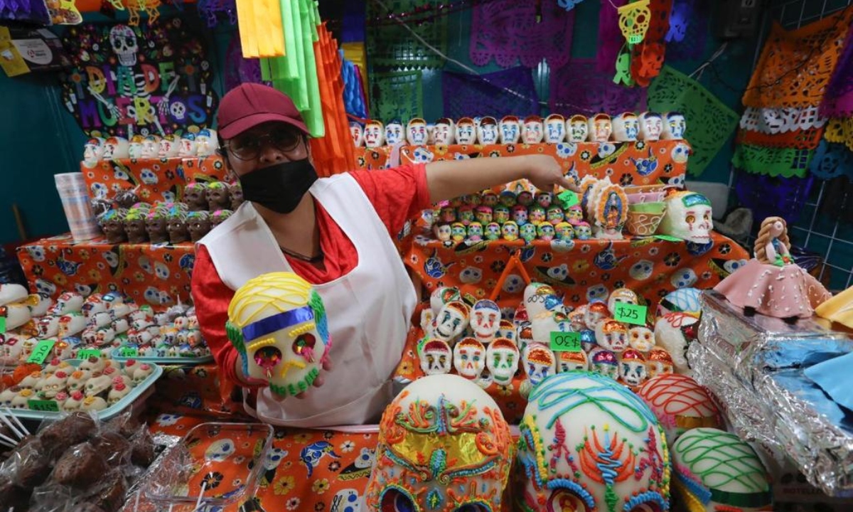 Día de Muertos: Artesanos del alfeñique en Toluca desean recuperar sus ventas; lo disputan con el Halloween