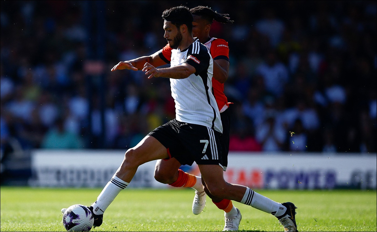 Raúl Jiménez brilla con doblete y supera marca del Chicharito Hernández en la Premier League