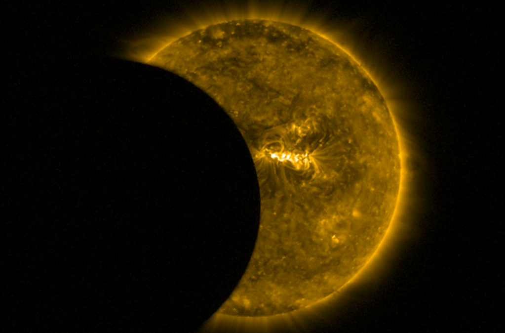 Así se vio el último eclipse solar del año desde el espacio 