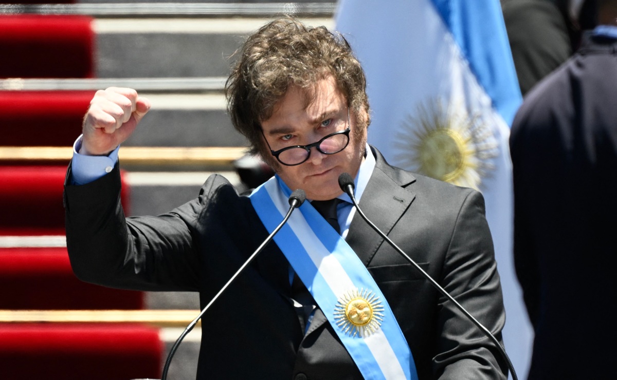 "Miren donde miren, la situación de Argentina es de emergencia". Milei jura como nuevo presidente