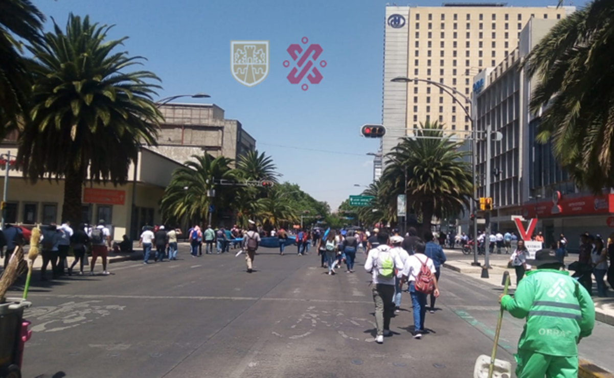 Integrantes de la CNTE marchan por calles del Centro Histórico de Ciudad de México