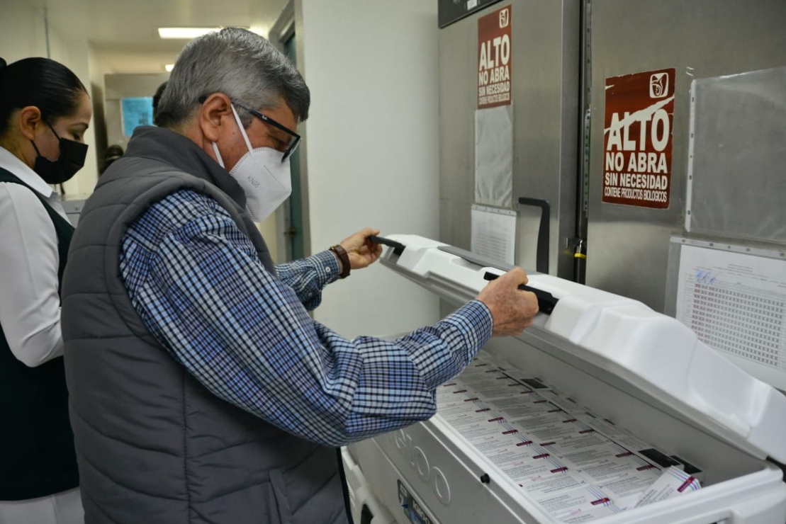 Arriba a Sinaloa lote con 168 mil dosis de vacunas de AstraZeneca 