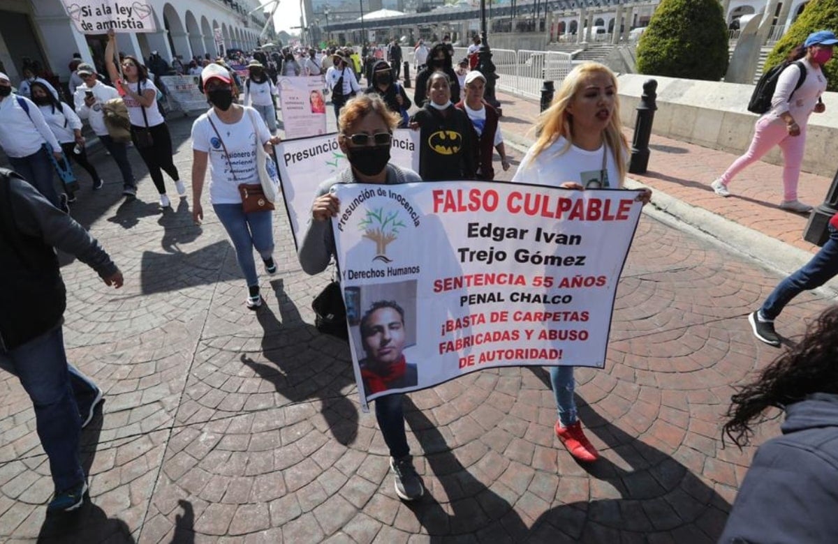 “¡Libertad a los falsos culpables!” exigen más de 200 familiares y activistas en Edomex 