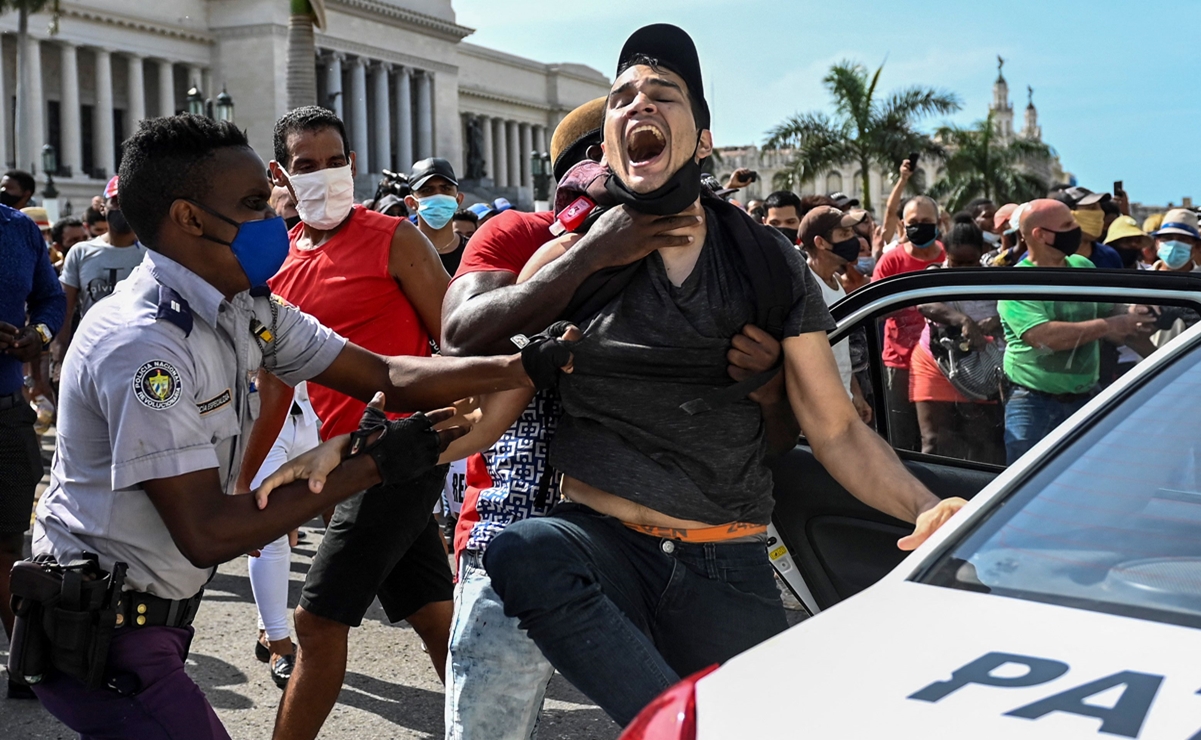HRW denuncia "brutal represión" contra manifestantes en Cuba