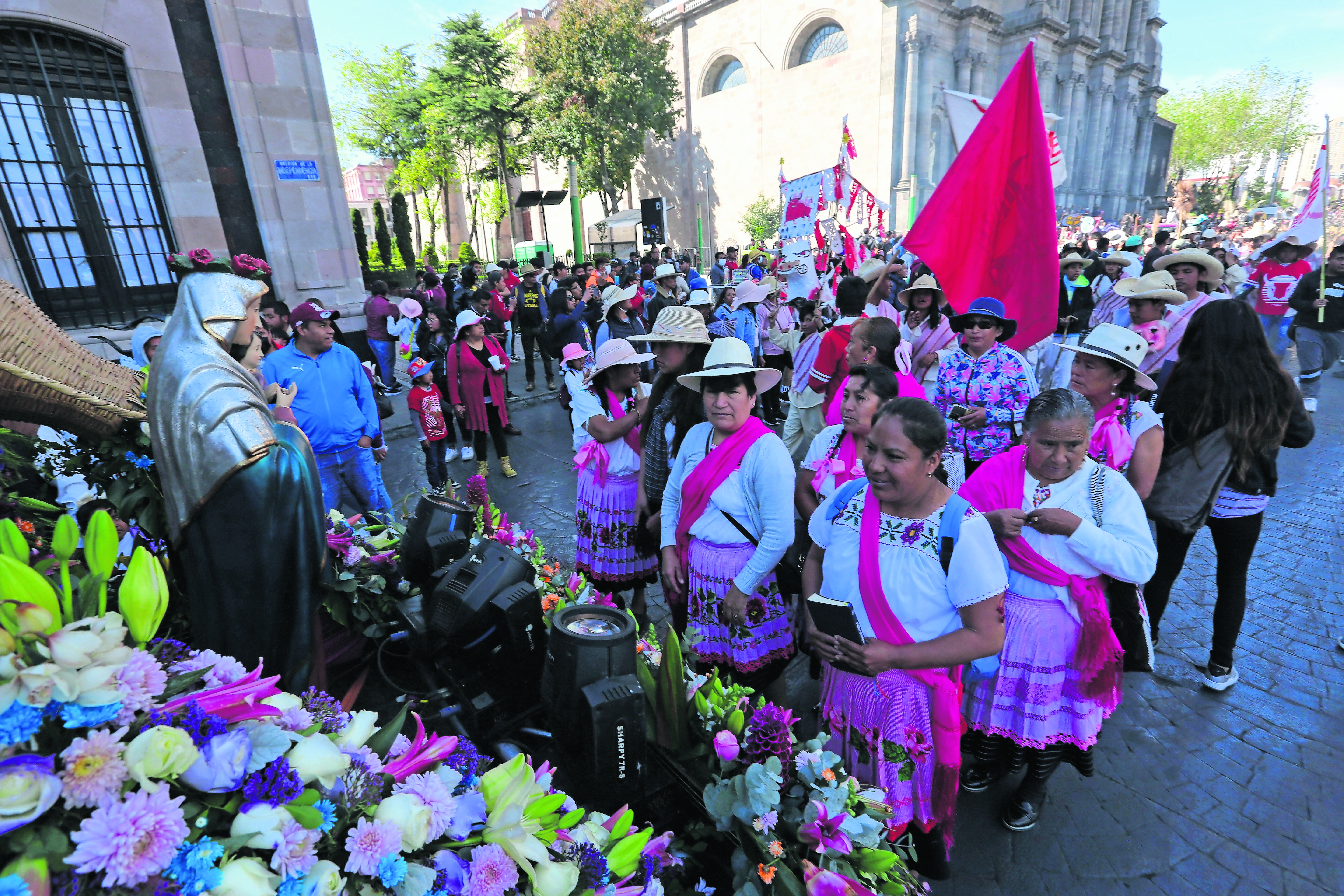 Con un desfile empieza la fiesta a San Andrés Apóstol