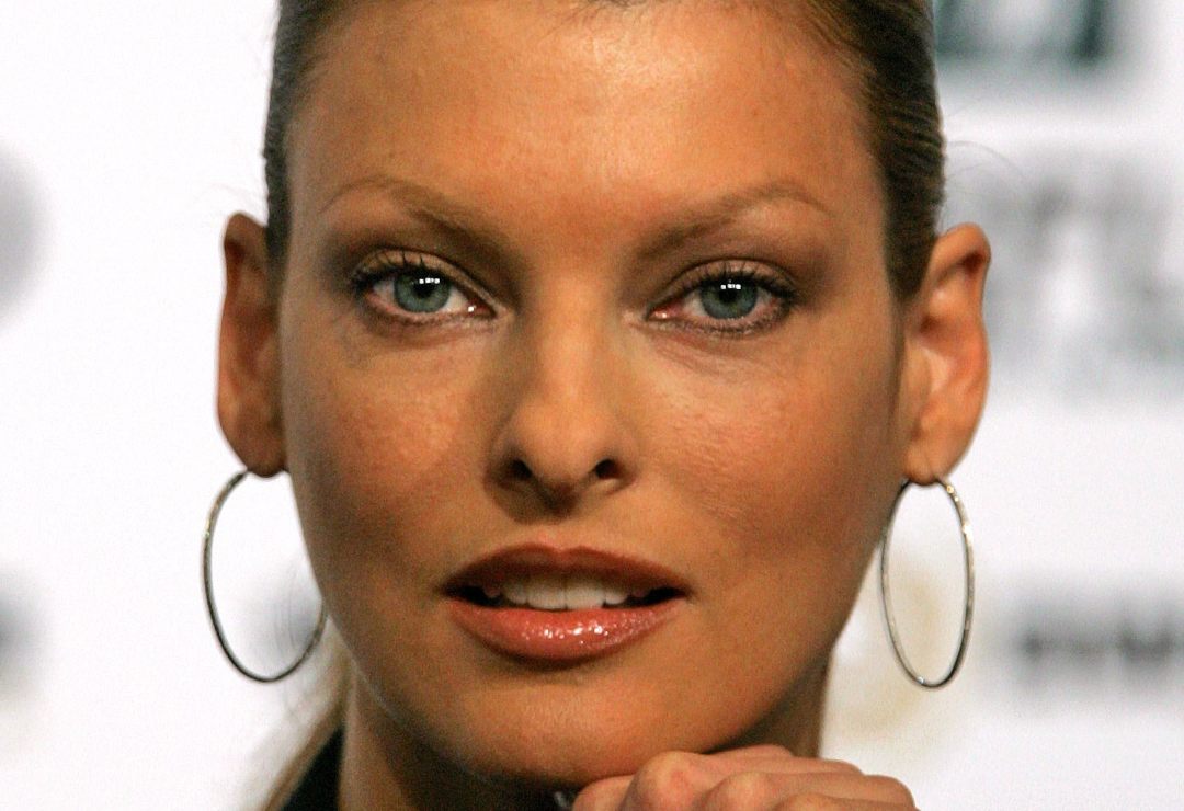 Linda Evangelista, "brutalmente desfigurada" tras someterse a un tratamiento estético