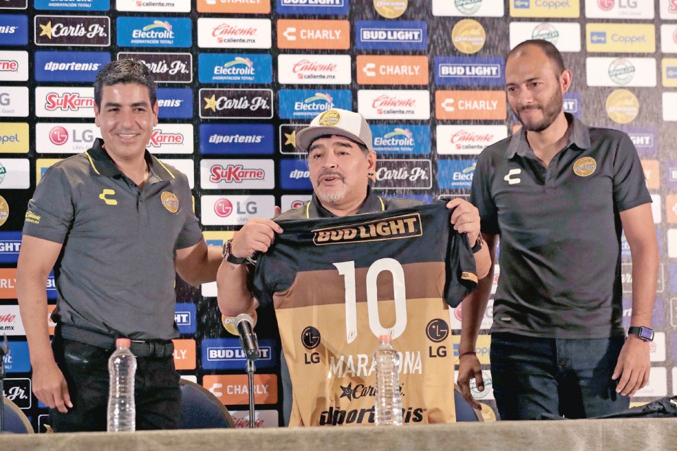 Futbol, remedio de Maradona para alejarse de los vicios