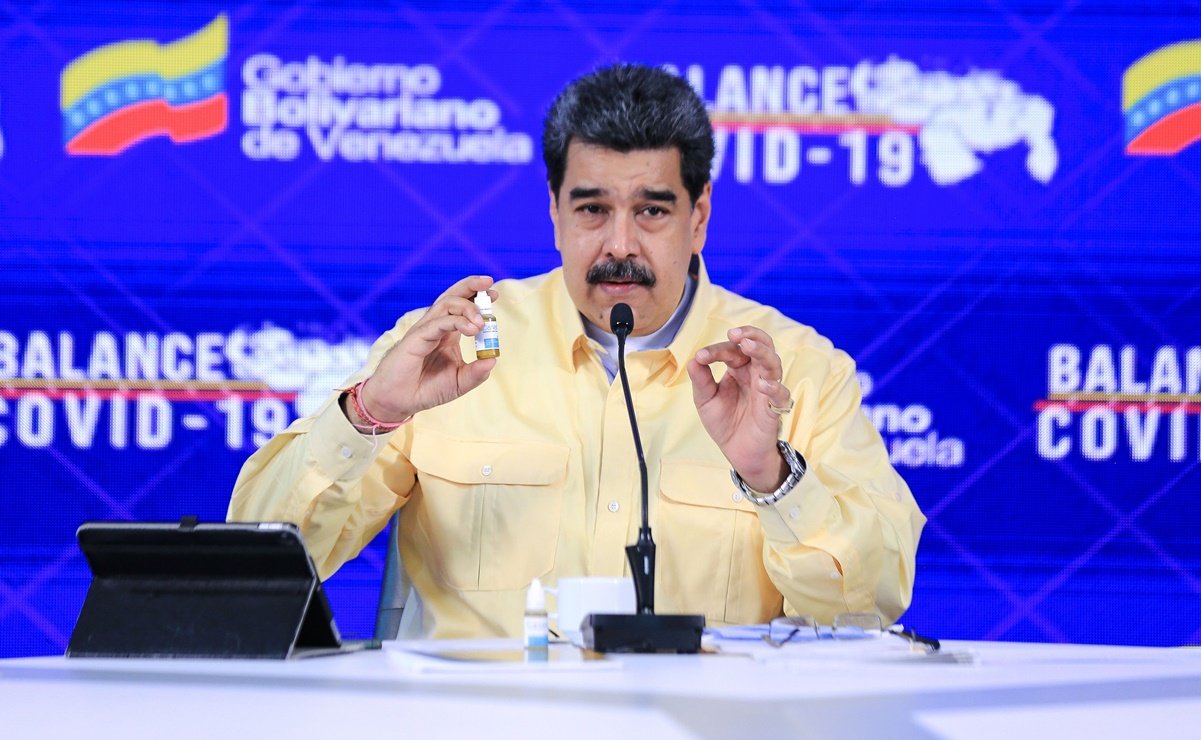 Hierbas, ozono y un antiviral: los polémicos remedios de Maduro contra Covid-19