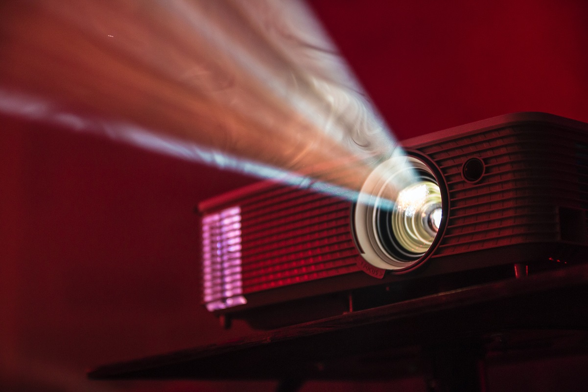 Guía para elegir un proyector y empezar a armar tu cine en casa 