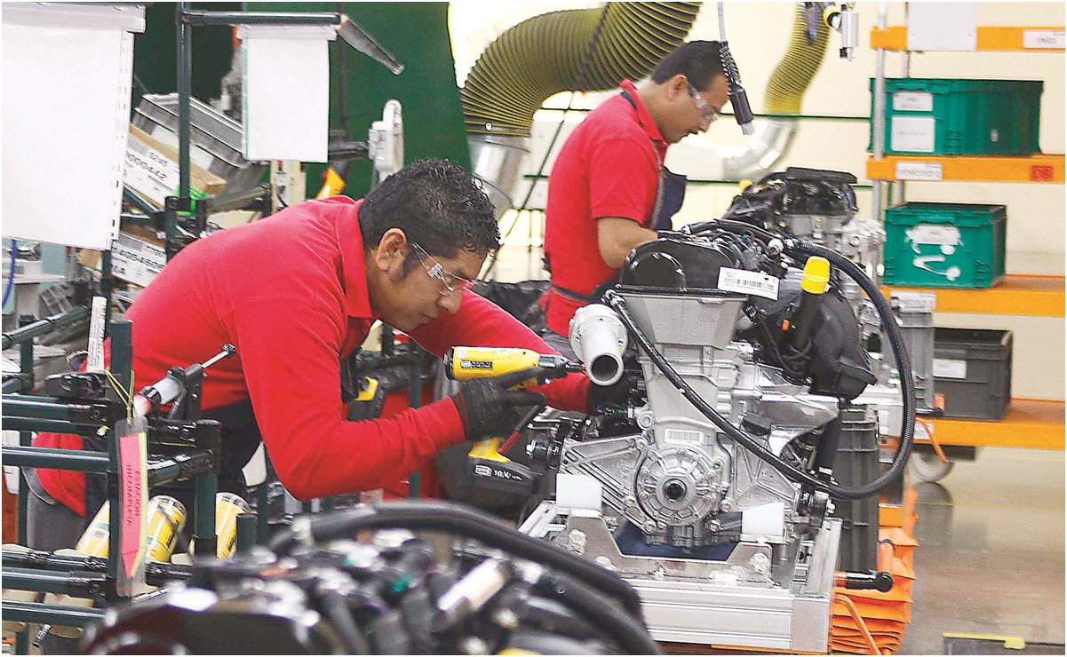 Industria automotriz impulsa recuperación de empleo manufacturero 