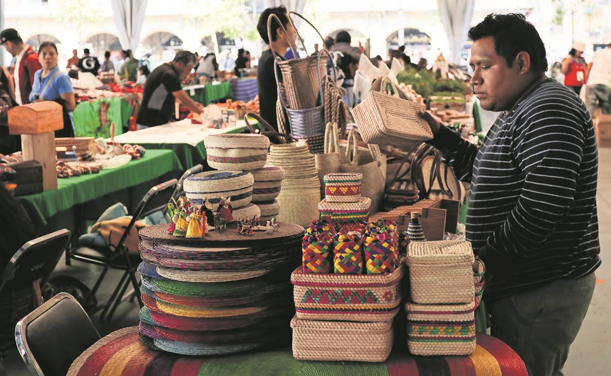 Zócalo de CDMX, listo para recibir Fiesta de las Culturas Indígenas