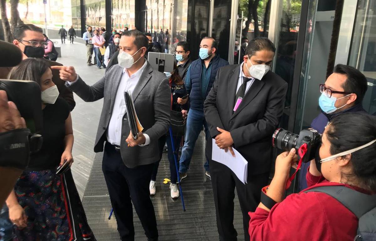 PRD denuncia ante FGR a Pío López Obrador y David León por financiamiento ilícito