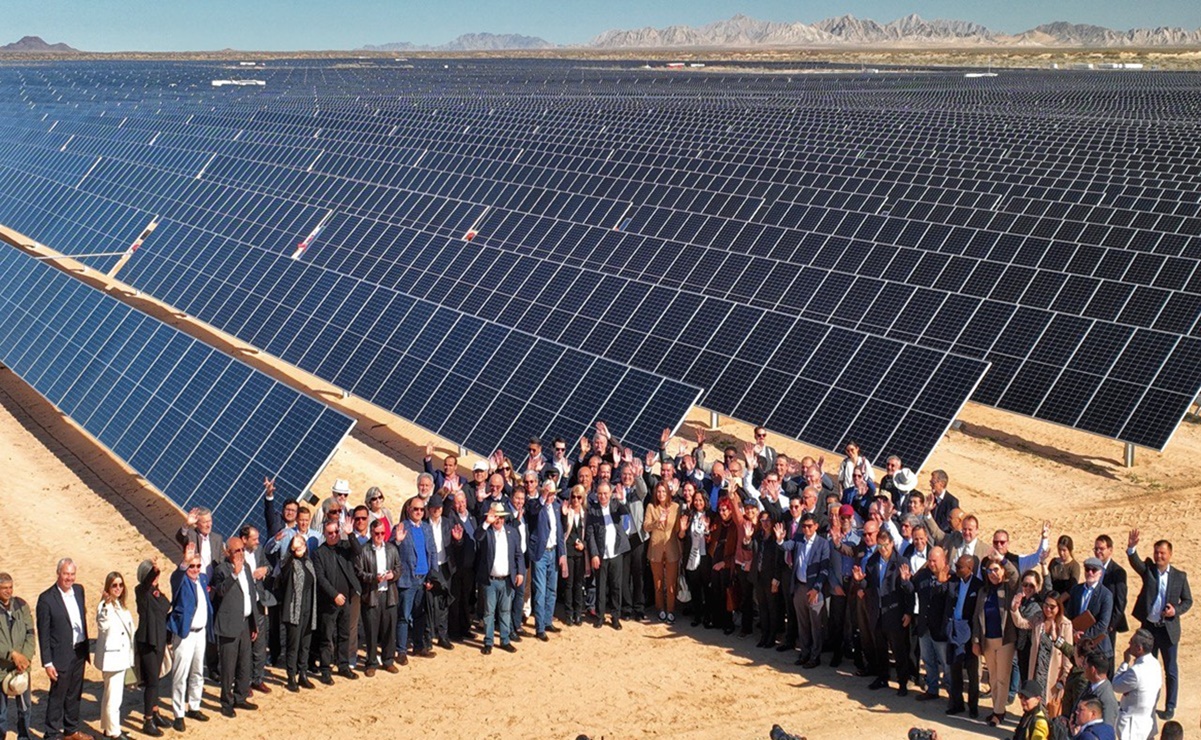 Embajadores del mundo recorren la Central Fotovoltaica de Puerto Peñasco