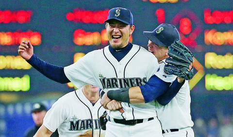 Hisashi Iwakuma consigue juego sin hit ni carrera