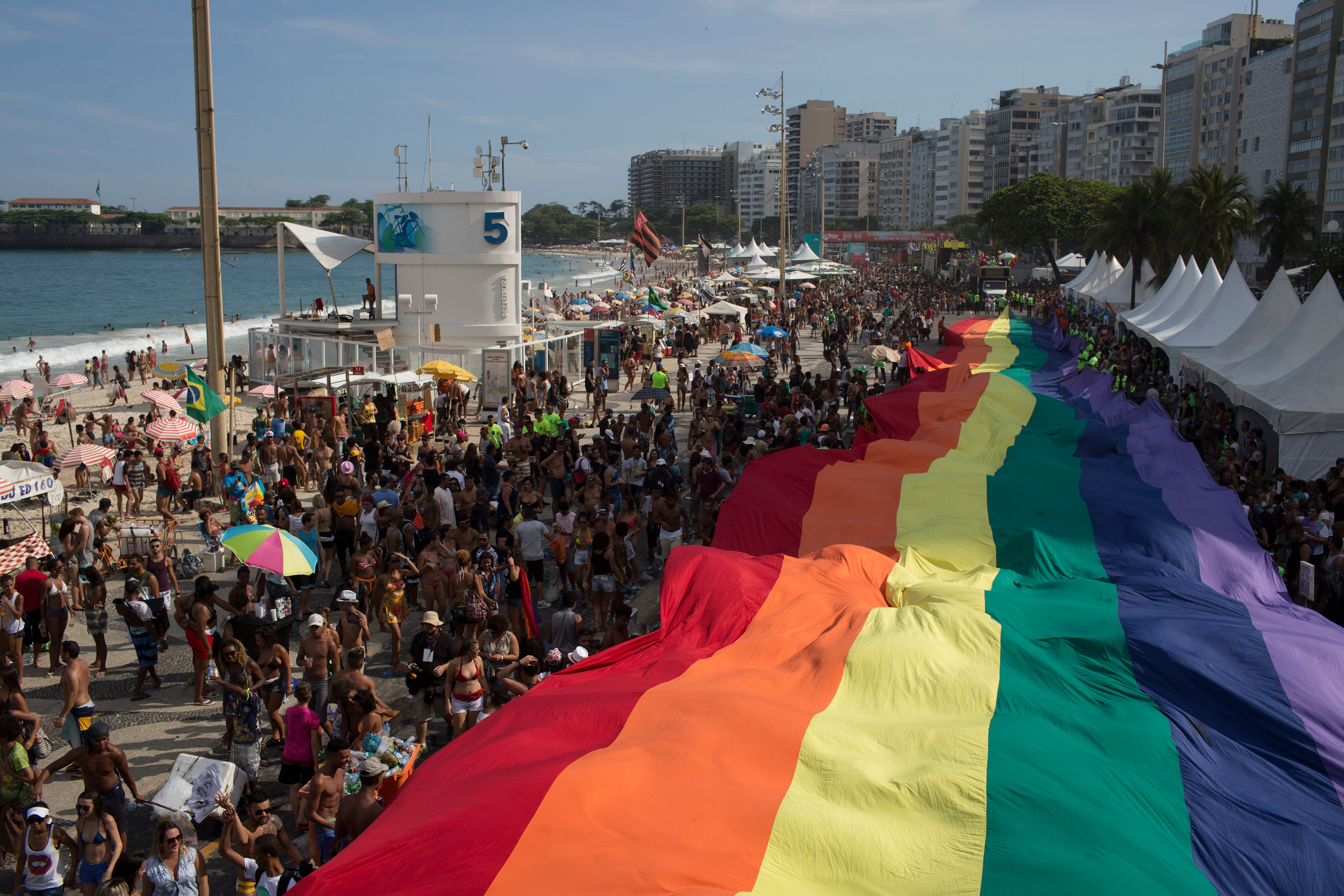 Miles apoyan derechos LGBT en Río de Janeiro