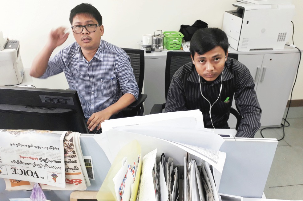 Dan a periodistas cárcel en Myanmar 