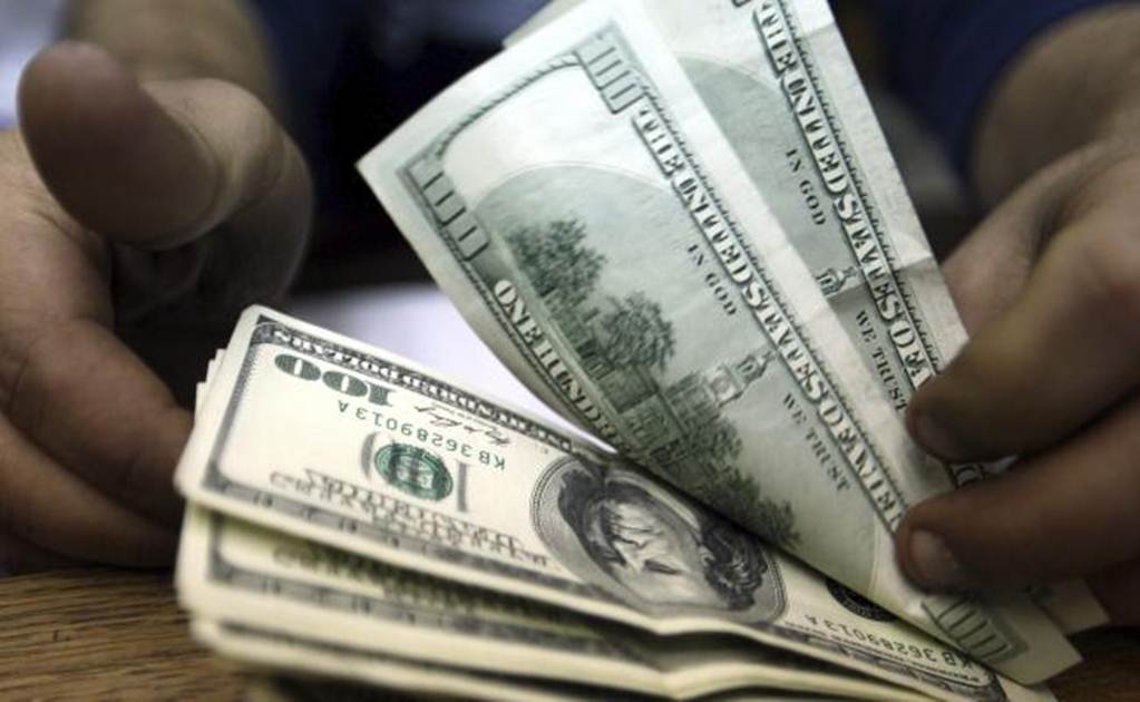 Dólar cede, se vende en $16.00 en bancos del DF