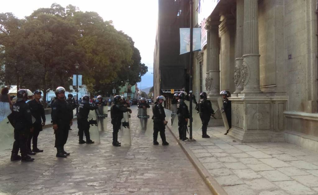 Presuntos “porros” intentar tomar Facultad en Oaxaca