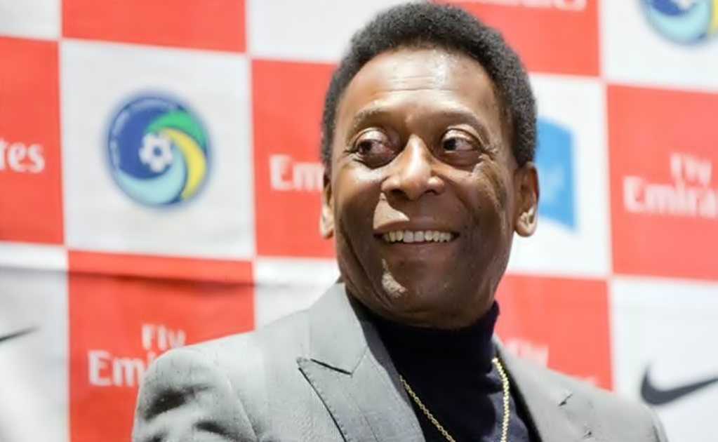 Pelé undergoes back surgery