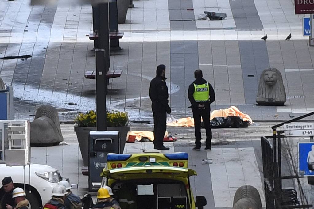 Suman cuatro muertos y un detenido por atentado en Estocolmo