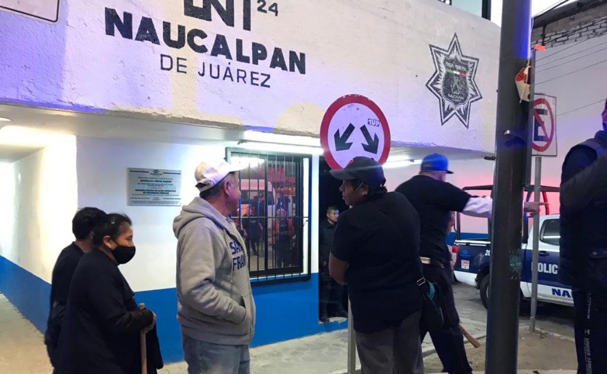 Tras asalto descubren módulos de policía vacíos; vecinos activan brigadas blancas con palos y piedras en Naucalpan