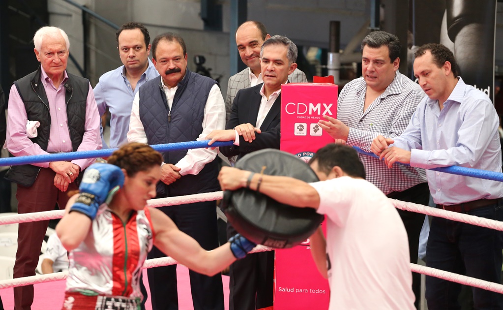 Mancera anuncia clases de box gratis en Reforma