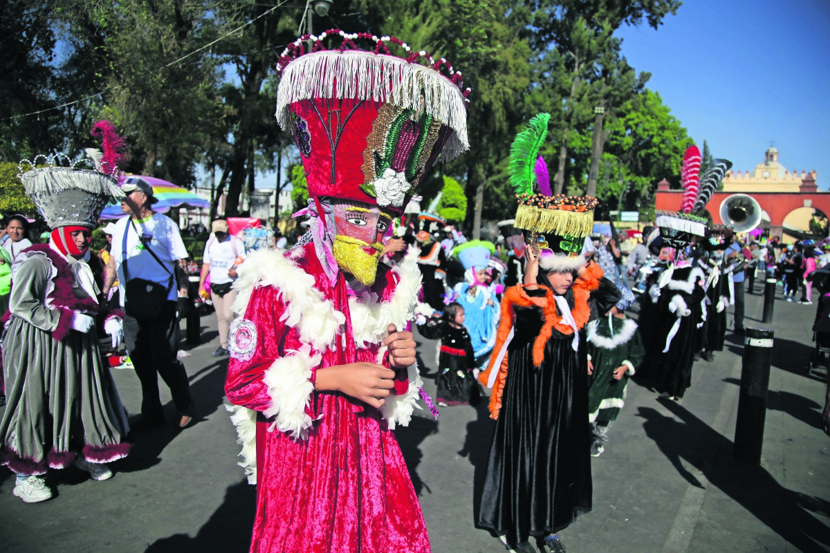 Chinelos inician Carnaval de Xochimilco