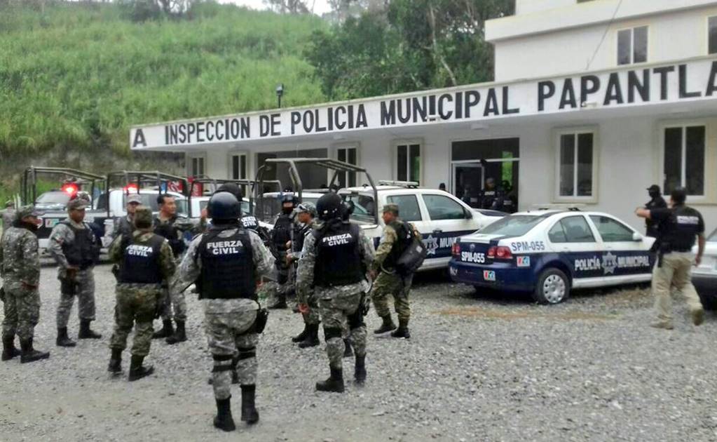 Fiscalía y Marina intervienen a policías municipales de Papantla