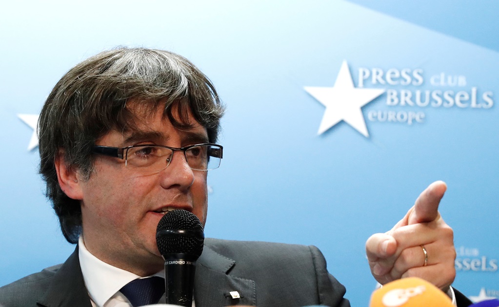 Puigdemont se queda en Bélgica por "seguridad"; acepta elecciones en Cataluña