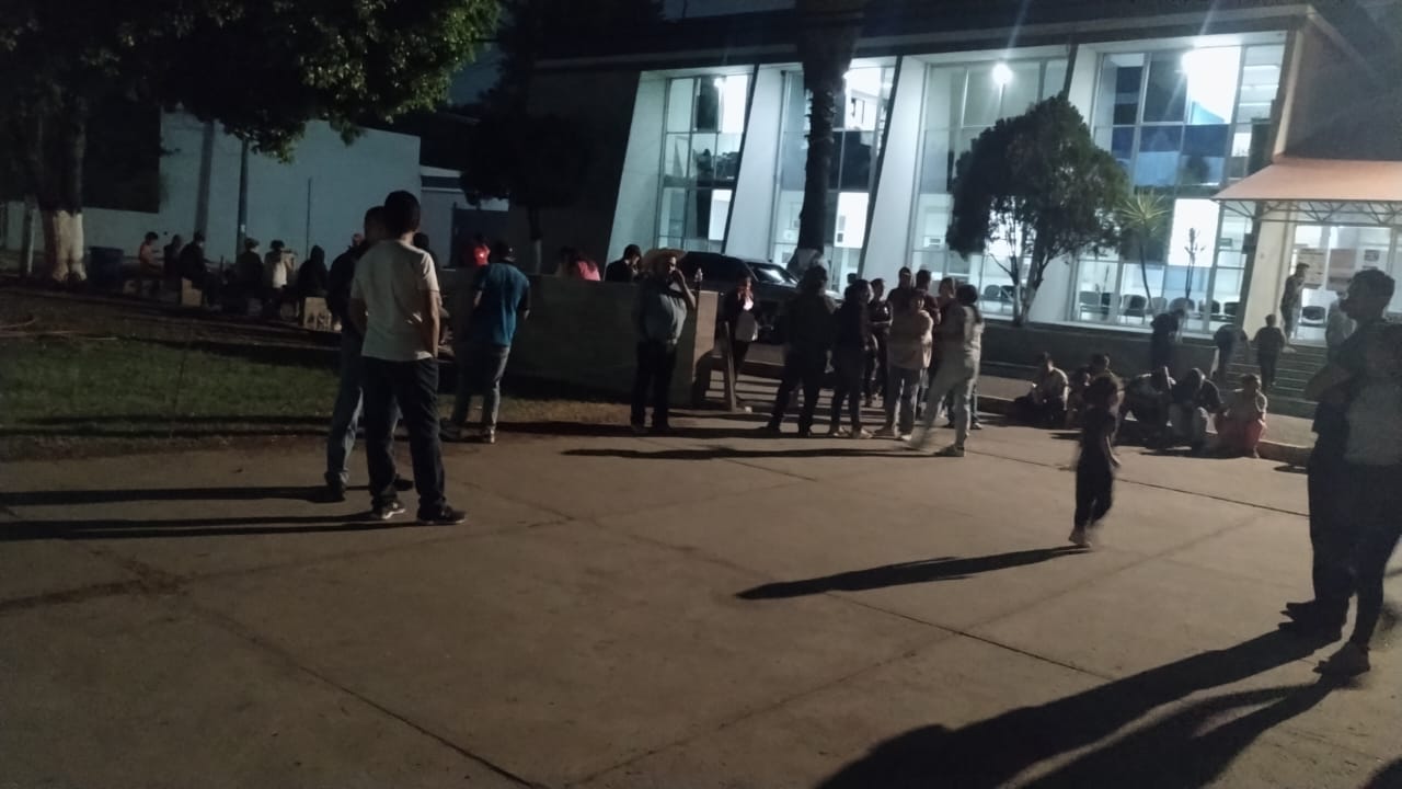 Familiares y vecinos de las 7 víctimas calcinadas en Morelia exigen a Fiscalía la entrega de los cuerpos 