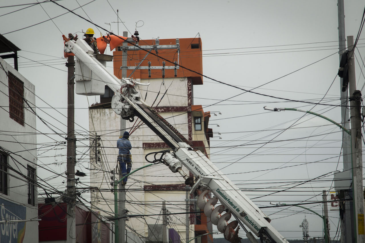Querétaro sufre apagón; 15 colonias se quedan sin luz 