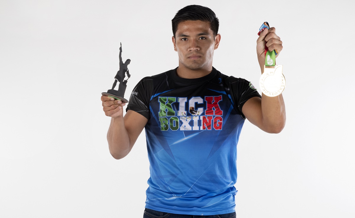 David Martínez, campeón mexicano de MMA en el extranjero, pero que no tiene de festejar su logro