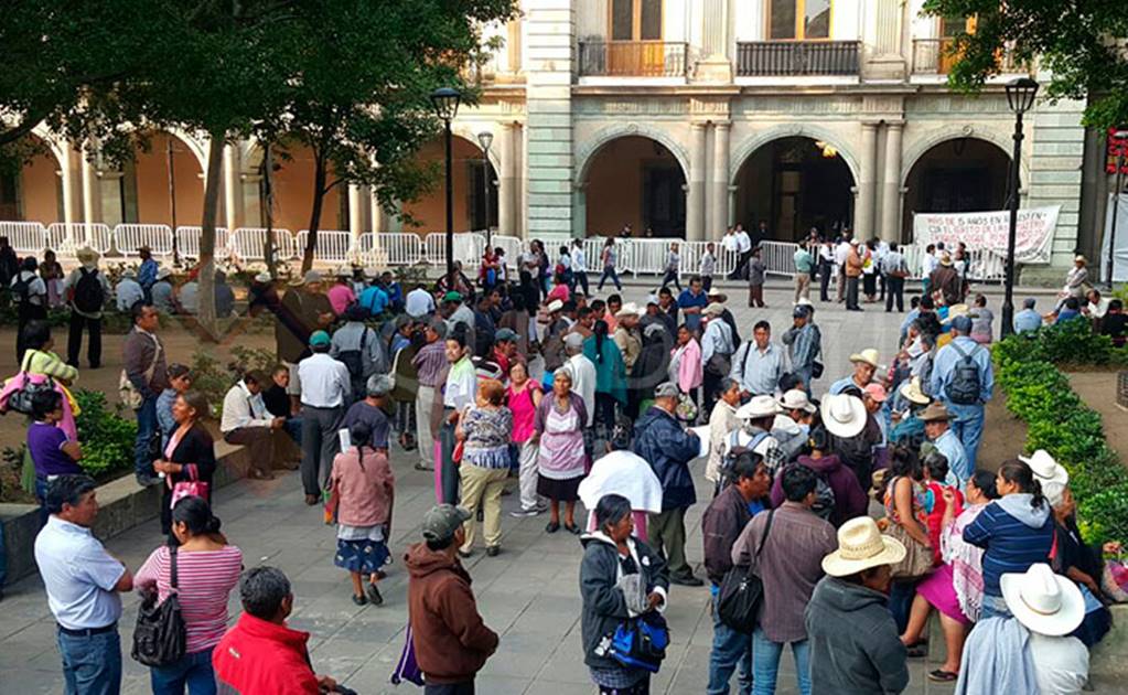 Defraudados bloquean calles del Centro de Oaxaca