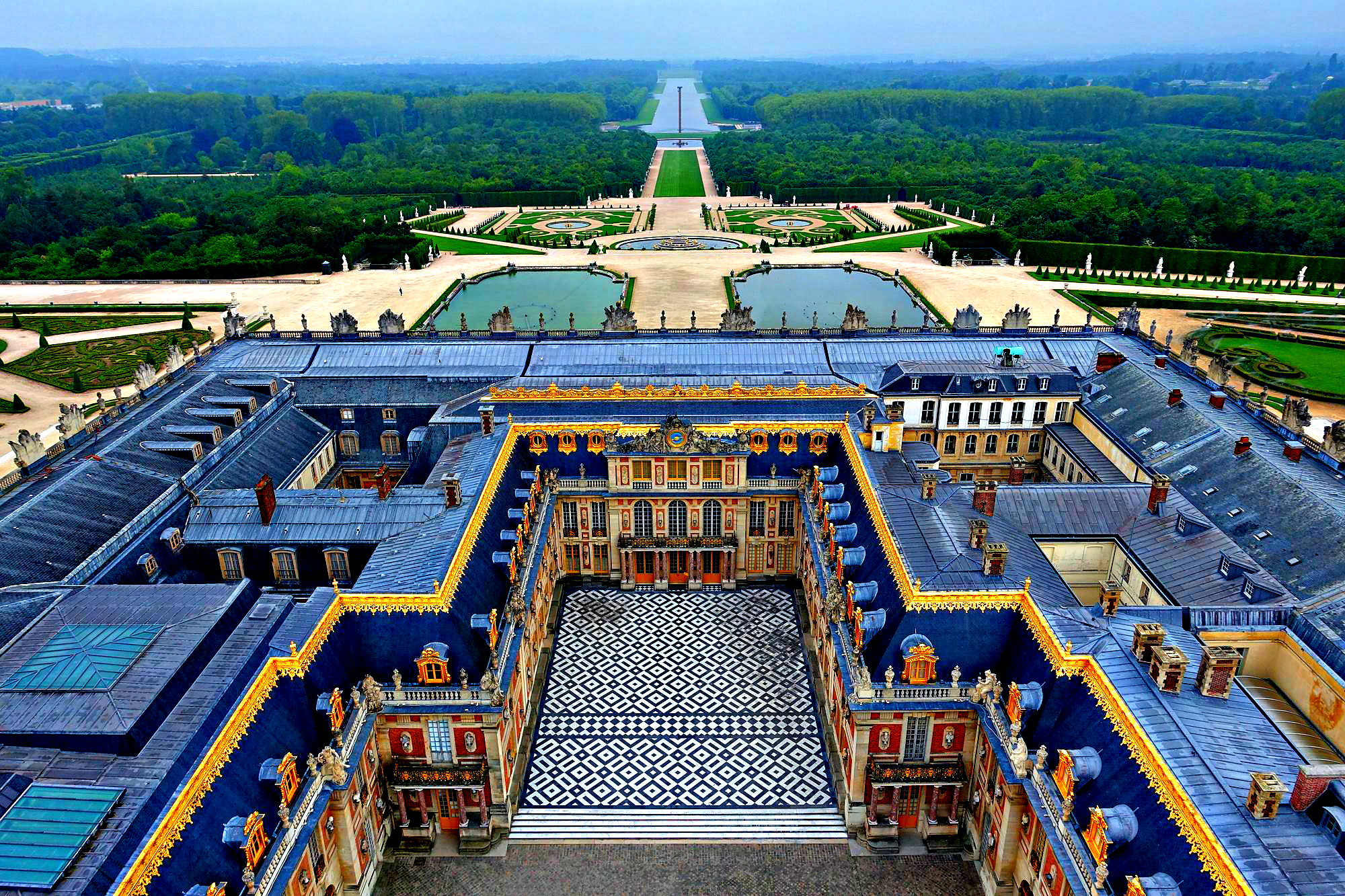 Francia recibe al rey Carlos III en el Palacio de Versalles, que cumple 400 años