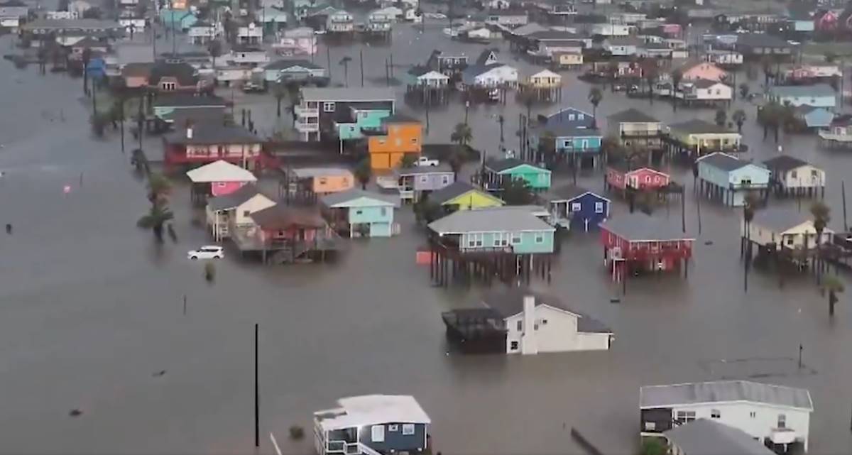 VIDEO: La costa de Texas sufre inundaciones antes de de que llegue la tormenta tropical "Alberto"