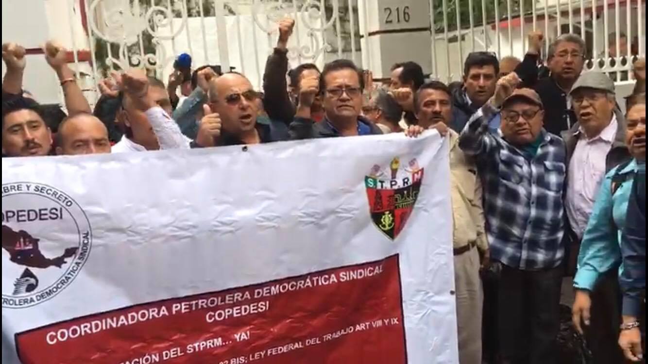 Petroleros piden a AMLO la destitución de Carlos Romero Deschamps