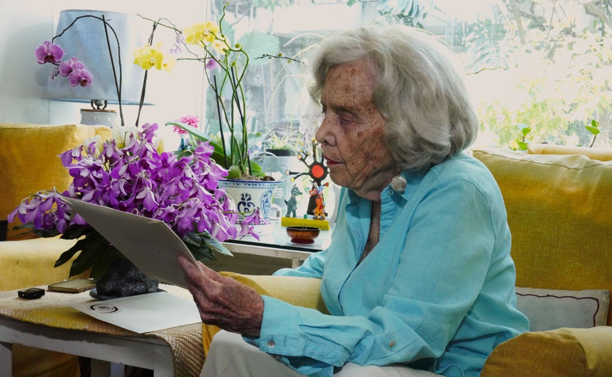 VIDEO Así le notificaron a Elena Poniatowska que recibiría la Medalla Belisario Domínguez