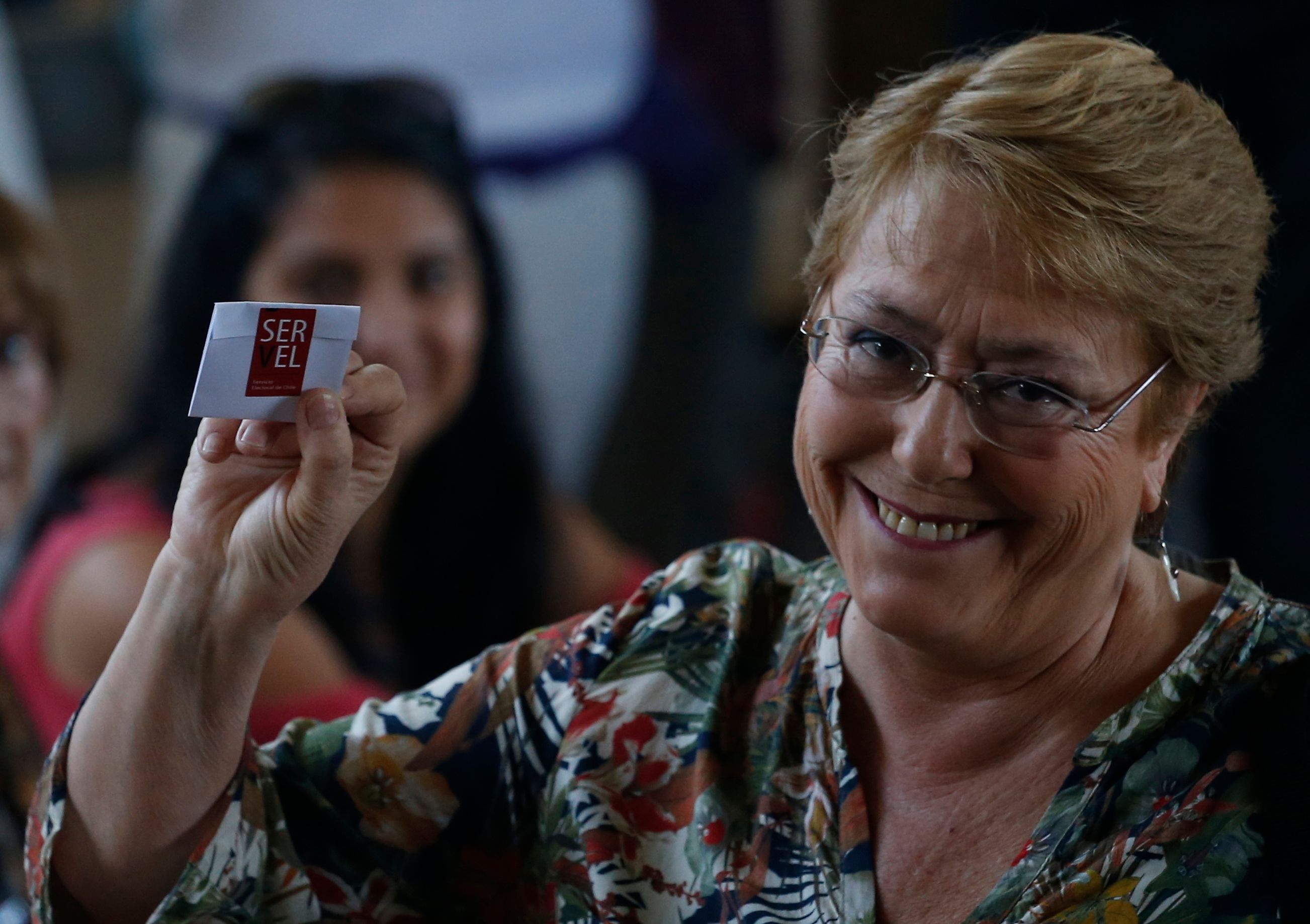 Bachelet llama a los chilenos a votar en la segunda vuelta presidencial