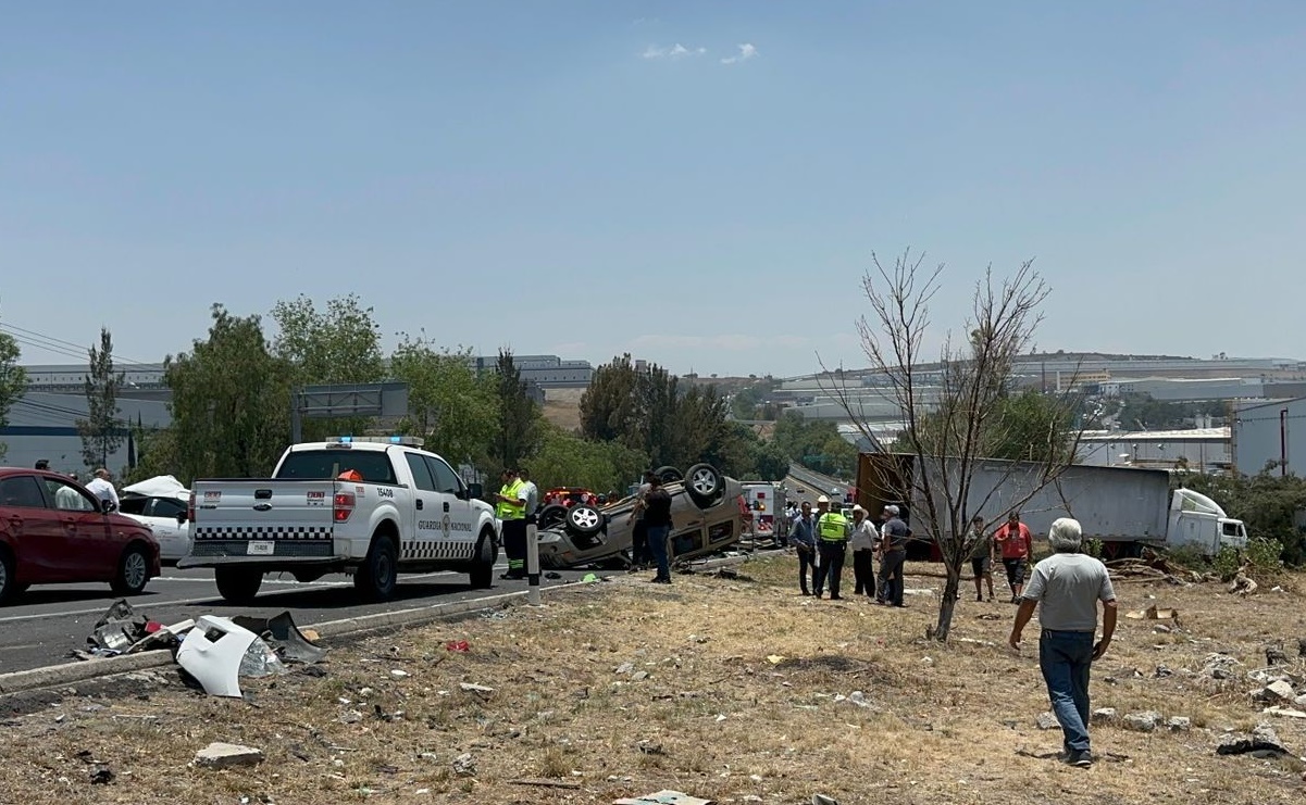 Registran cierre de la autopista Chamapa-Lechería por choque que dejó 4 personas lesionadas