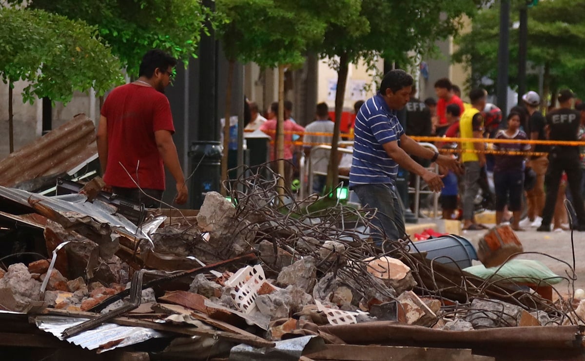 Sube a 15 el número de muertos tras sismo en Ecuador y Perú