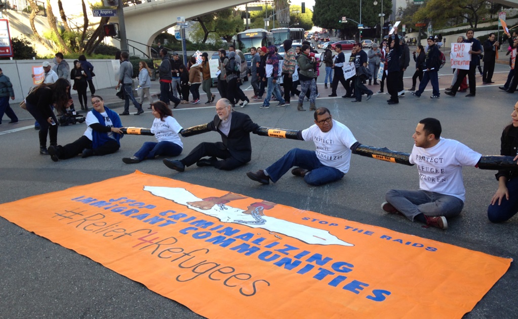 Protestan en Los Ángeles contra redadas; arrestan a ocho