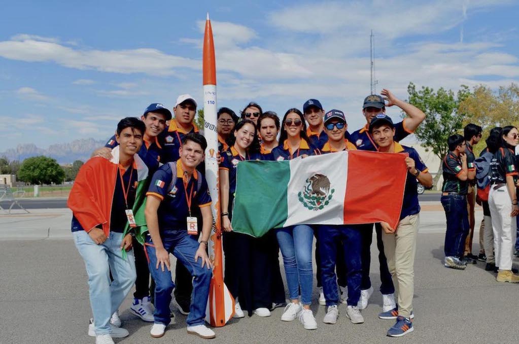 Estudiantes queretanos compiten en lanzamiento de cohete