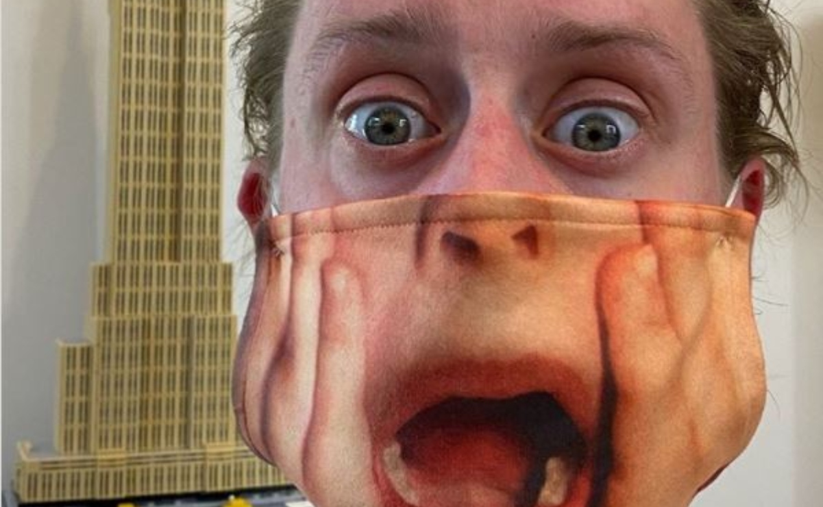 Macaulay Culkin se hace viral en redes por usar cubrebocas con imagen de Mi Pobre Angelito