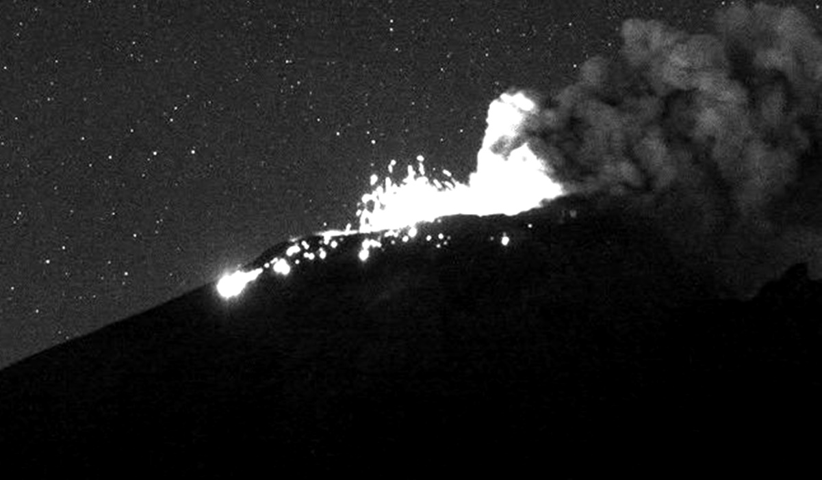 Video: así se vio la explosión del volcán Popocatépetl la madrugada de este sábado