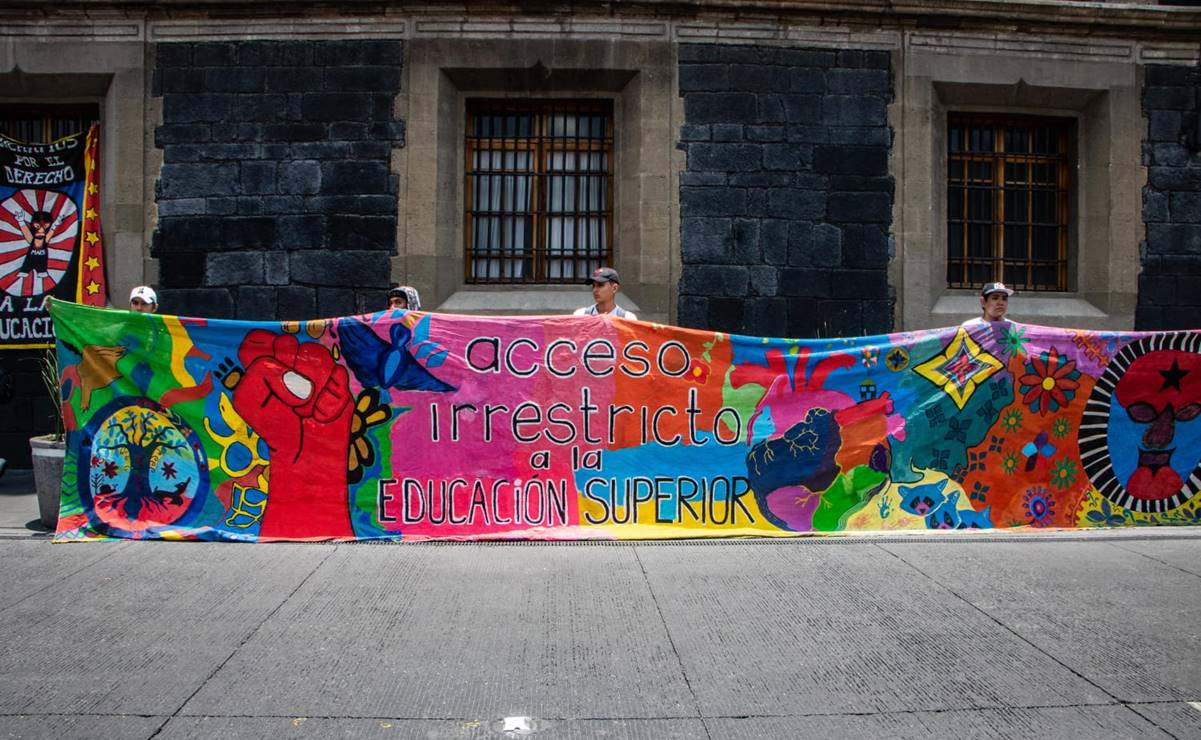 “Sin educación no hay transformación”: Aspirantes excluidos de universidades públicas se manifiestan frente a la SEP