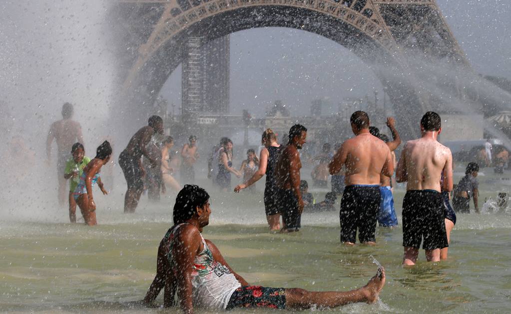Temperatura en París bate récords; alcanzan hasta los 42.4°C