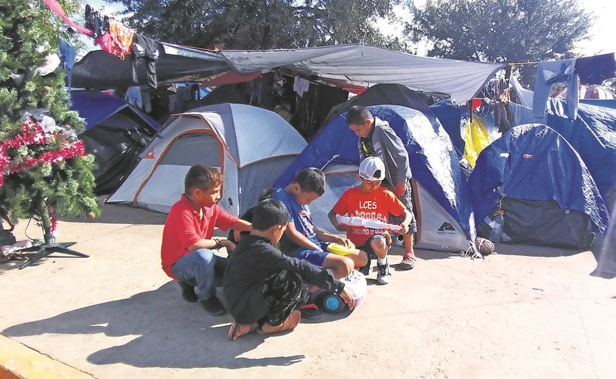 Niños migrantes le piden a Santa que los lleve a EU