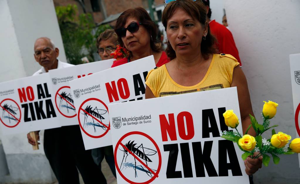 Por zika, aconsejan a embarazadas en Brasil no besar 